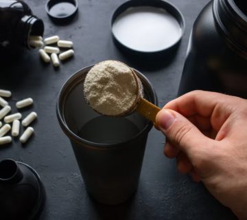 همه چیز درباره پودر چاقی | طبقه‌بندی، روش مصرف صحیح و ۱۰ نکته حیاتی قبل از خرید